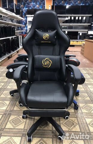 Черное игровое кресло с полным функционалом