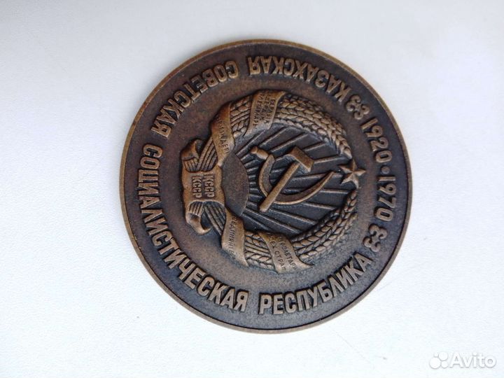 Медаль настольная,значек