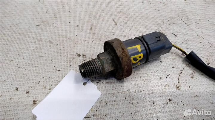 Датчик давления масла гура Toyota Granvia KCH16 9