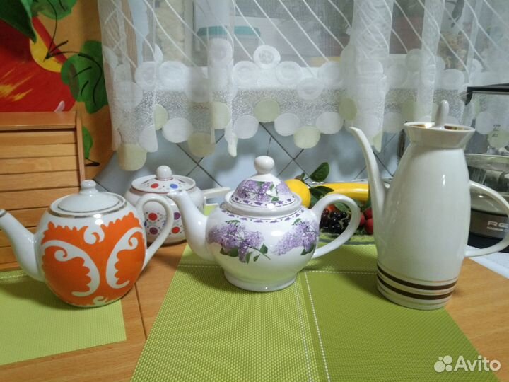 Чайники, кофейник и сахарница