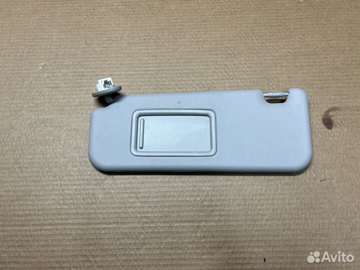 Козырёк левый Toyota Fortuner 2