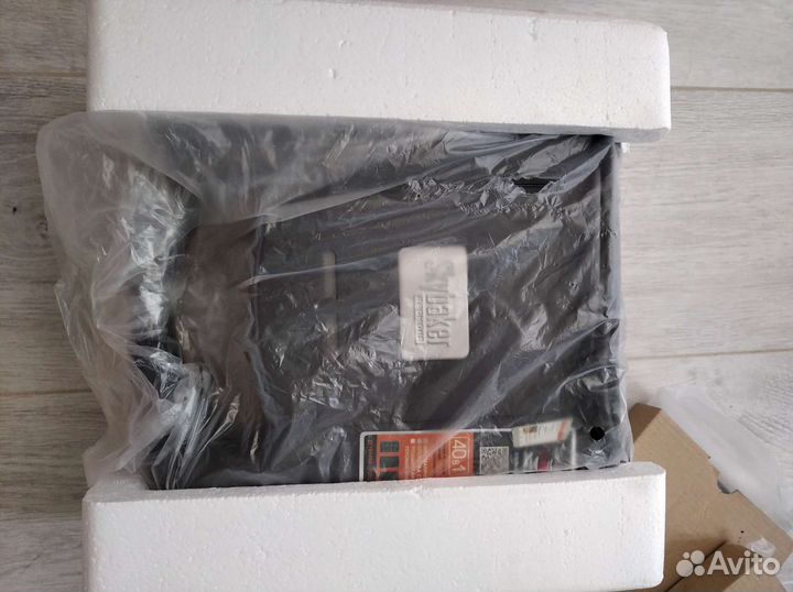 Вафельница Redmond skybakerrmb-M658/3S