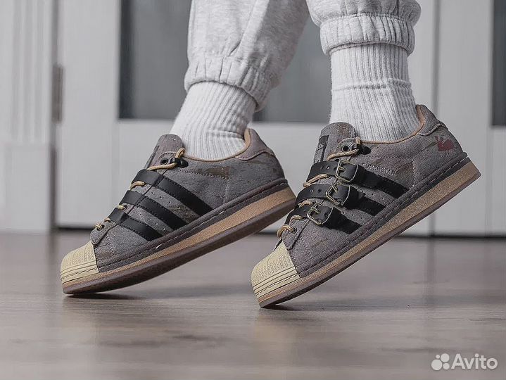 Adidas Superstar Rabbit hole