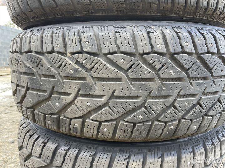 Tigar Ice 215/55 R17 98T