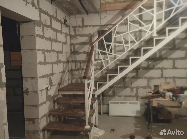 Лестница на металлокаркасе