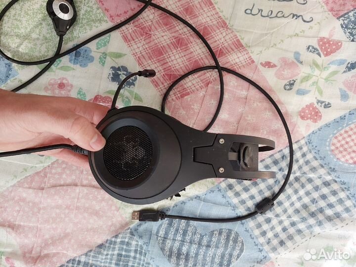 Веб-камера, коврик, hdmi, кабель бп, наушники