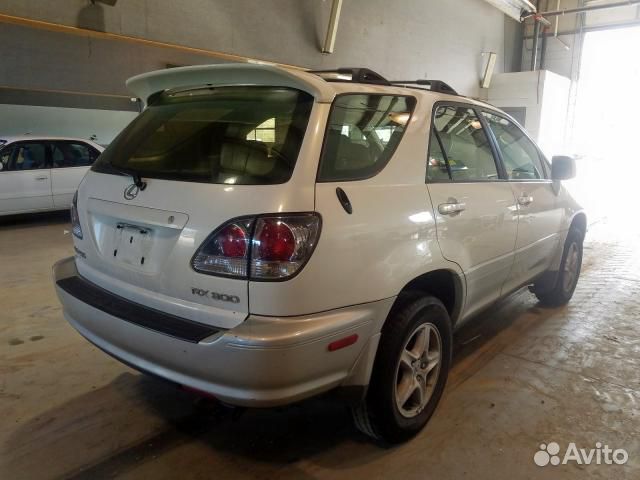 В разборе Lexus RX 300
