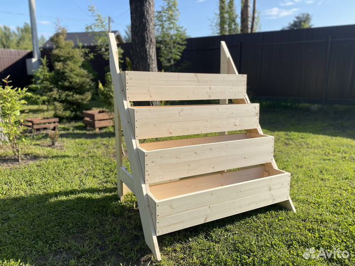 Ярусная грядка-кашпо в виде лесенки