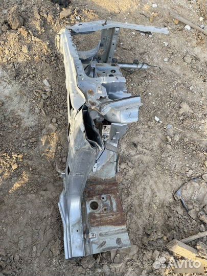 Четверть передний левый Mitsubishi L200