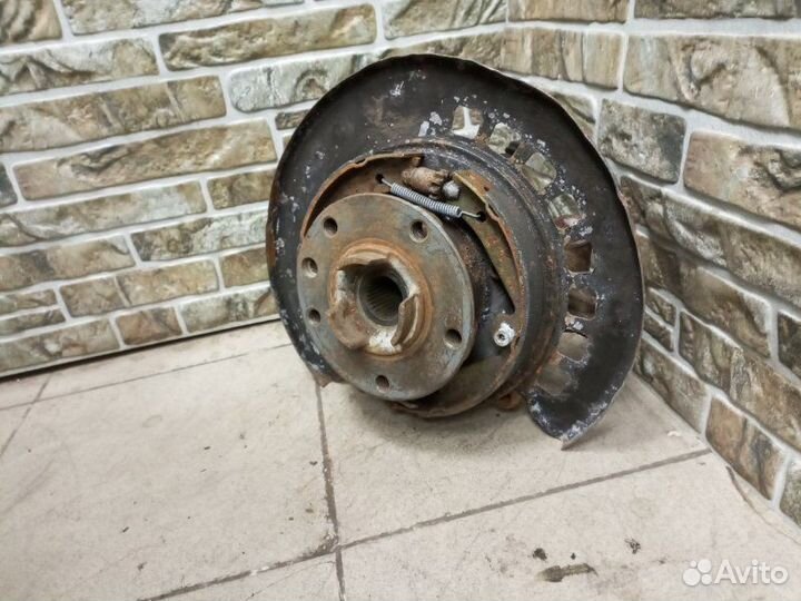 Кулак поворотный задний правый Audi Q7 4L 2010