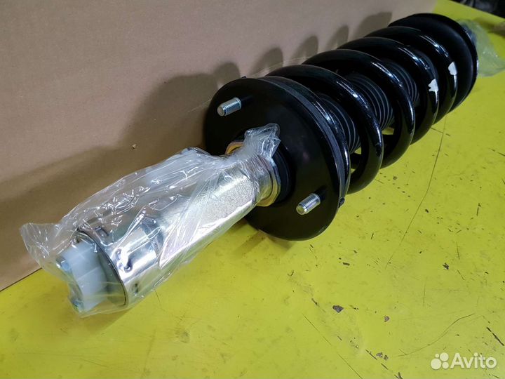 Амортизатор левый Nissan Patrol Y62 561011LB2A