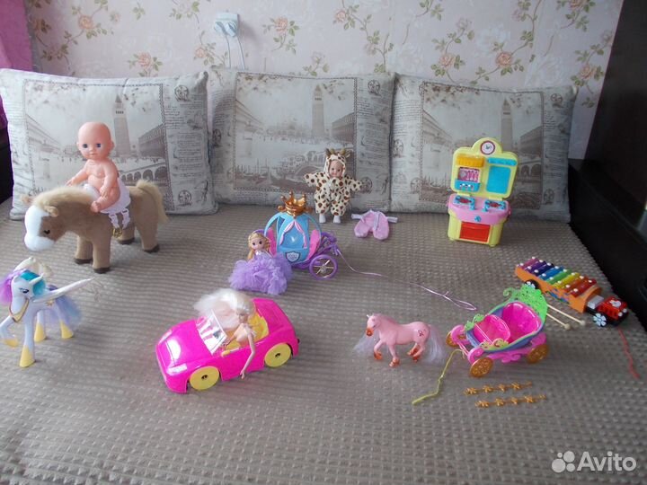 Разные игрушки Барби на машине,пупс+лошадка и др