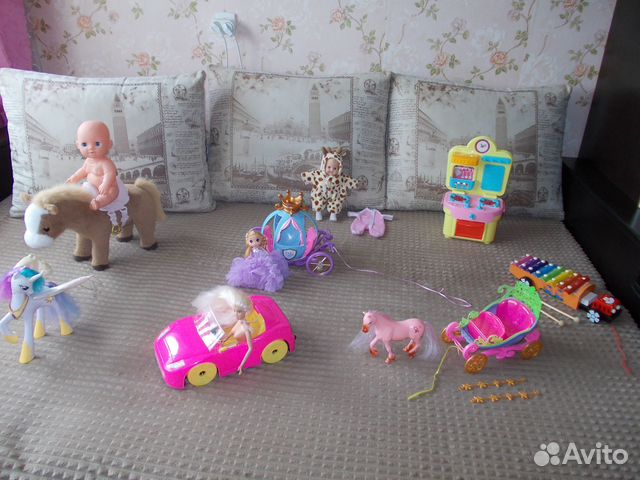 Разные игрушки Барби на машине,пупс+лошадка и др