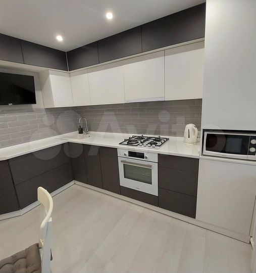 2-к. квартира, 65 м², 1/9 эт.