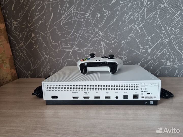 Xbox One S All Digital 1Tb / Много игр