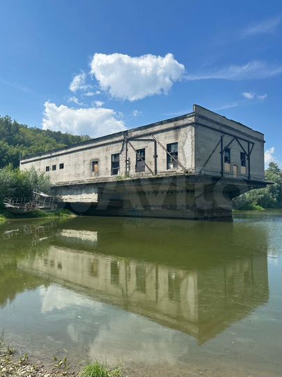 Здание, 1300 м²