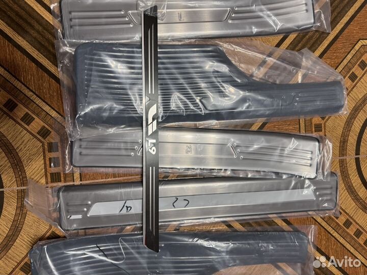 Накладки на пороги из нержавеющей стали LiXiang L9