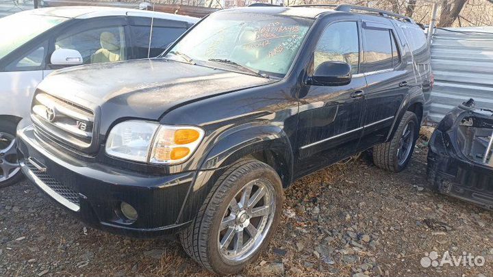 Обшивка дверей задняя правая Toyota Sequoia UCK45