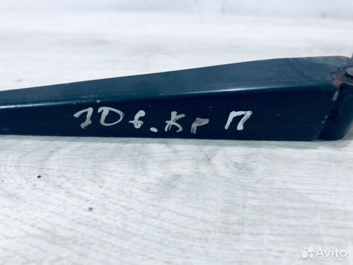 Поводок стеклоочистителя передний правый Peugeot