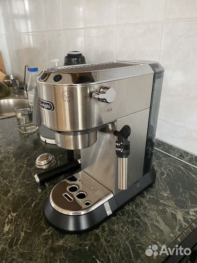 Кофеварка рожковая DeLonghi Dedica EC685.M Silver