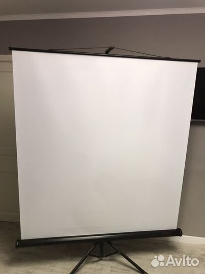 Экран для проектора на штативе бу