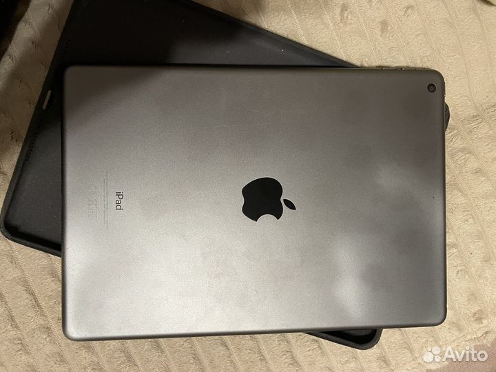 iPad 10.2