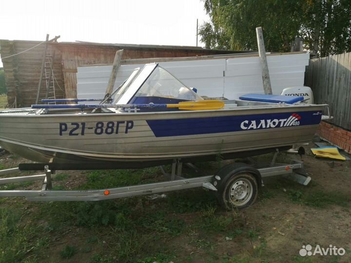 Лодка Салют 480 с мотором Хонда 50