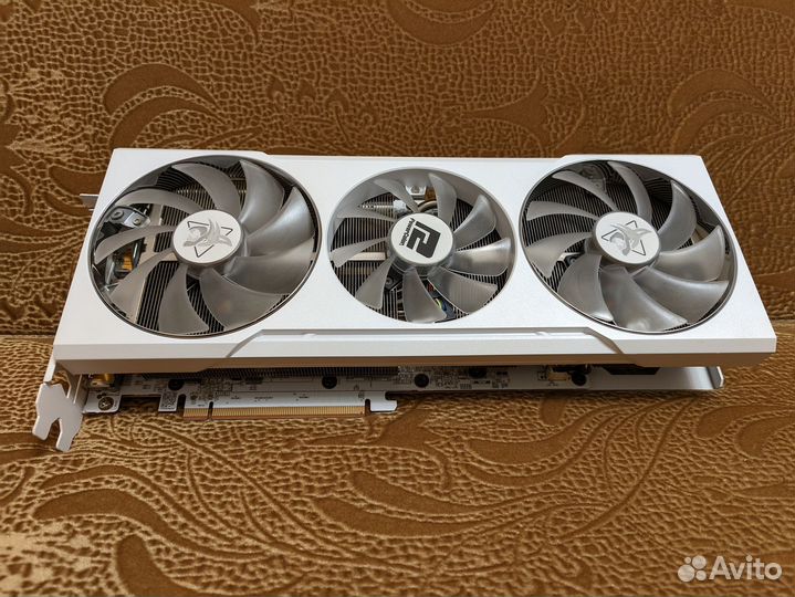 Radeon RX 6700 XT Hellhound Spectral White 12GB