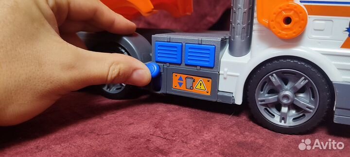 Грузовик мусоровоз