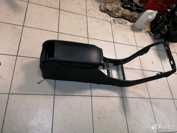 Подлокотник черный Mercedes w215