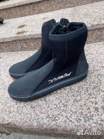 Набор для дайвинга: гидрокостюм, боты, ласты