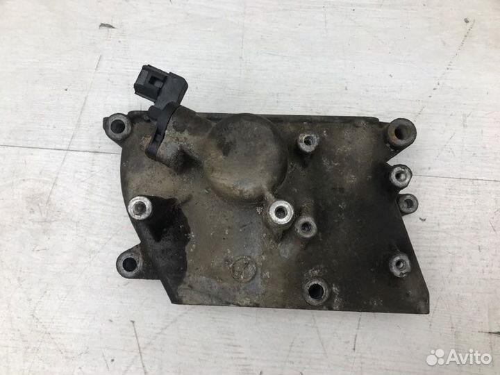 Крышка двигателя Mitsubishi L200 3 4G64 2001