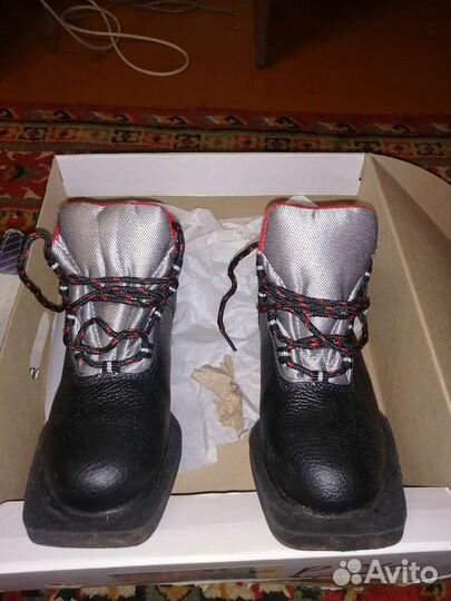 Лыжные ботинки