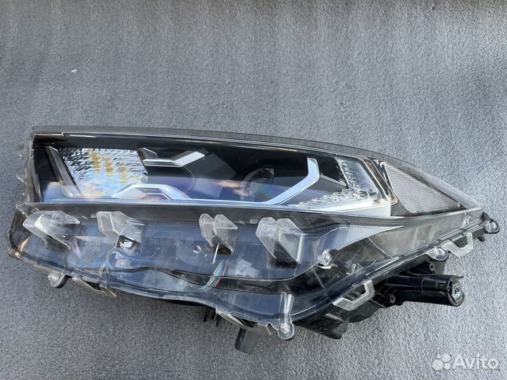 Фара передняя левая Rav4 8110A-42A30