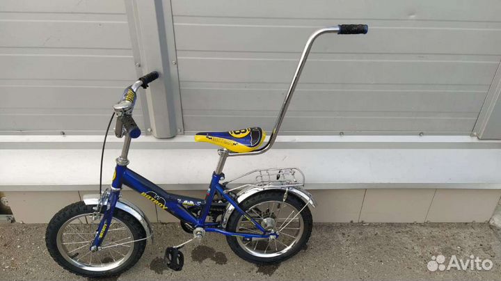 Детский велосипед с ручкой