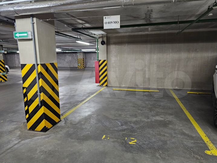 Машиноместо, > 30 м²