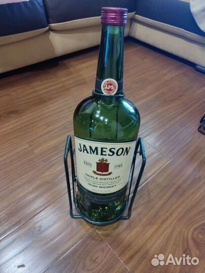 Бутылка из под виски качели