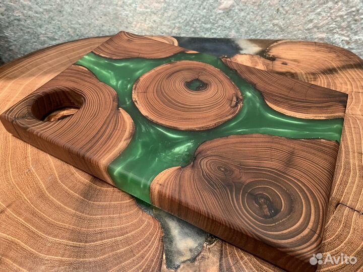 Сервировочная доска с эпоксидной смолой