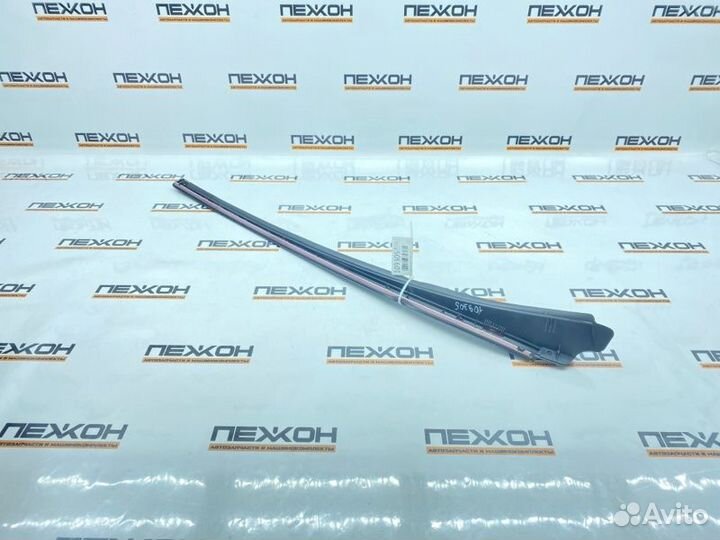 Молдинг лобового стекла левый Mercedes-Benz