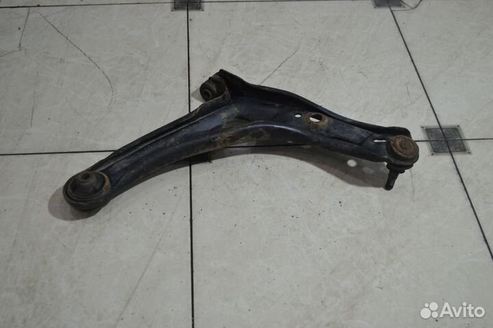 Рычаг передний левый Toyota Yaris