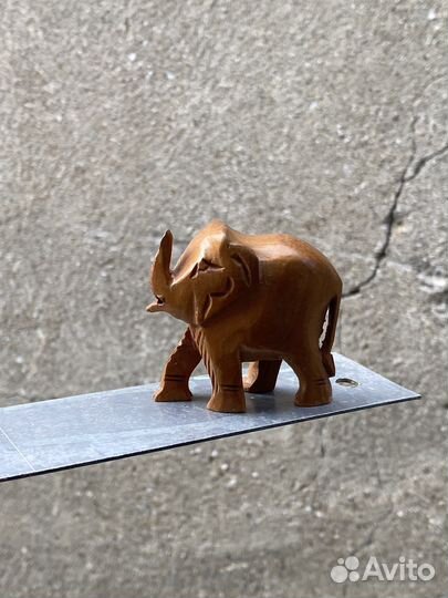 Слон деревянный статуэтка