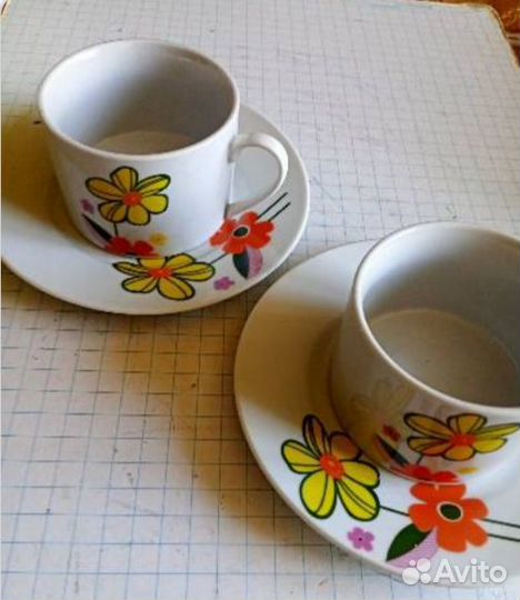Чайные чашки с блюдцами