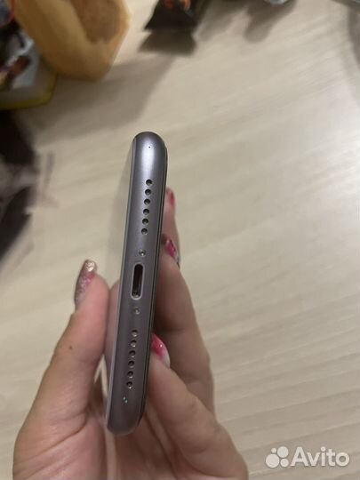 Телефон iPhone 11
