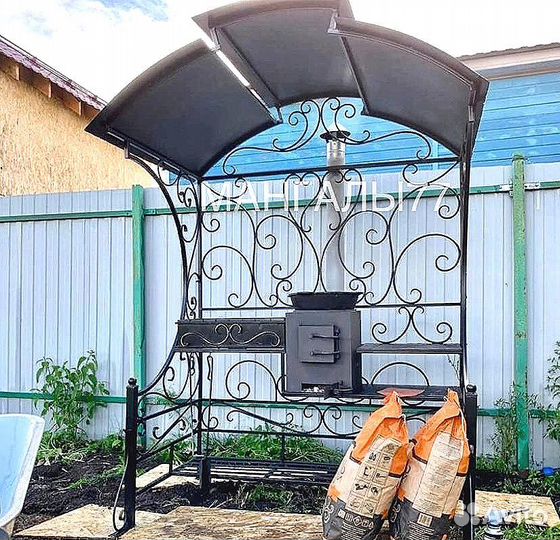 Мангал с крышей
