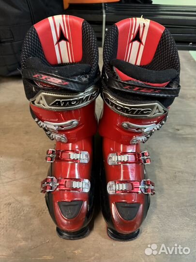 Горнолыжные ботинки atomic