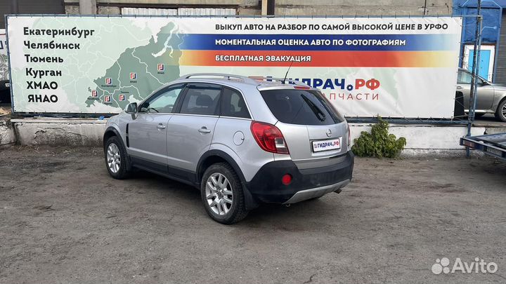 Обшивка двери багажника правая верхняя Opel Antara