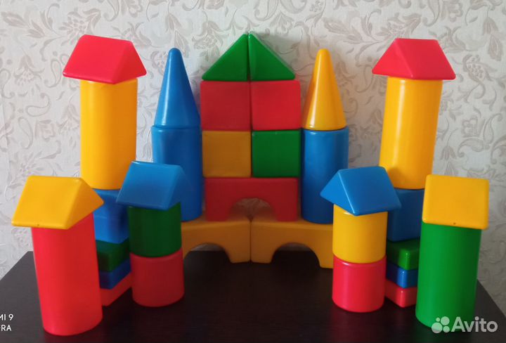 Деревянные цифры. Пластмассовые кубики 35 шт