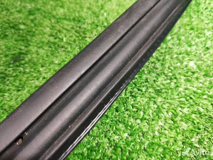 Уплотнительная резинка задней двери Octavia A5