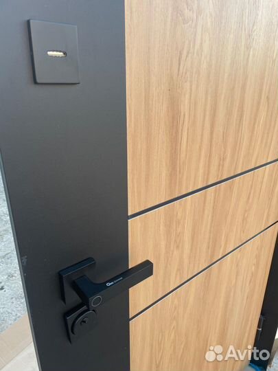 Дверь входная с электронным замком
