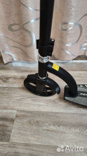 Самокат Reaction 200